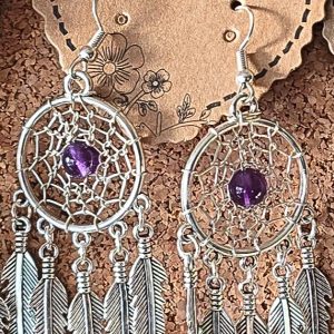 Boucles d'oreilles attrape-rêves réalisées à la main avec pierre naturelle Améthyste de 6 mm et plumes métalliques