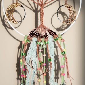 Attrape-rêves Arbre de Vie et Lunes réalisé à la main avec perles colorées, tronc tressé et lunes décoratives