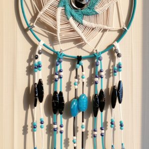 Attrape-rêves Spirale artisanal personnalisé avec tissage en spirale, perles décoratives et plumes turquoise, blanches et noires