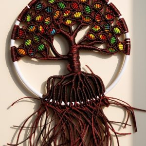 Arbre de Vie en macramé avec feuillage multicolore réalisé à la main